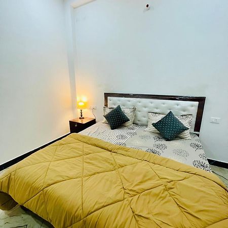 Amrita Residency Villa Varanasi Exterior photo